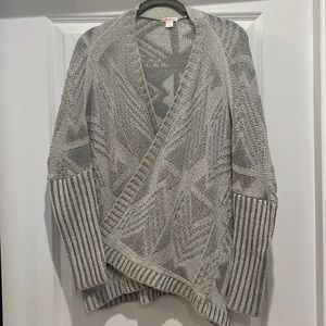 Target (xhiliration) gray/white geometric print open cardigan sweater